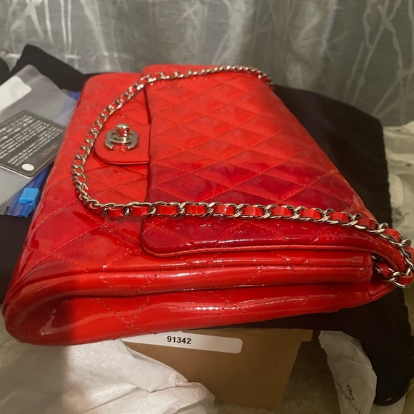 Red patent Chanel classic flap clutch with chain - Picture 13 of 16